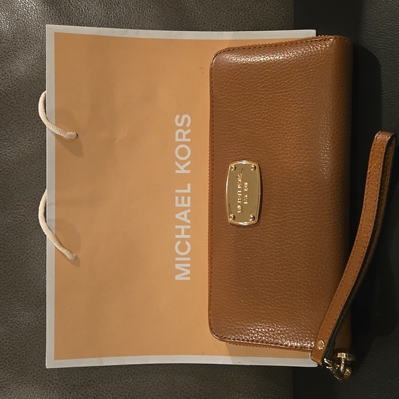 Michael Kors Leather Wristlet Cognac - Picture 1 of 8